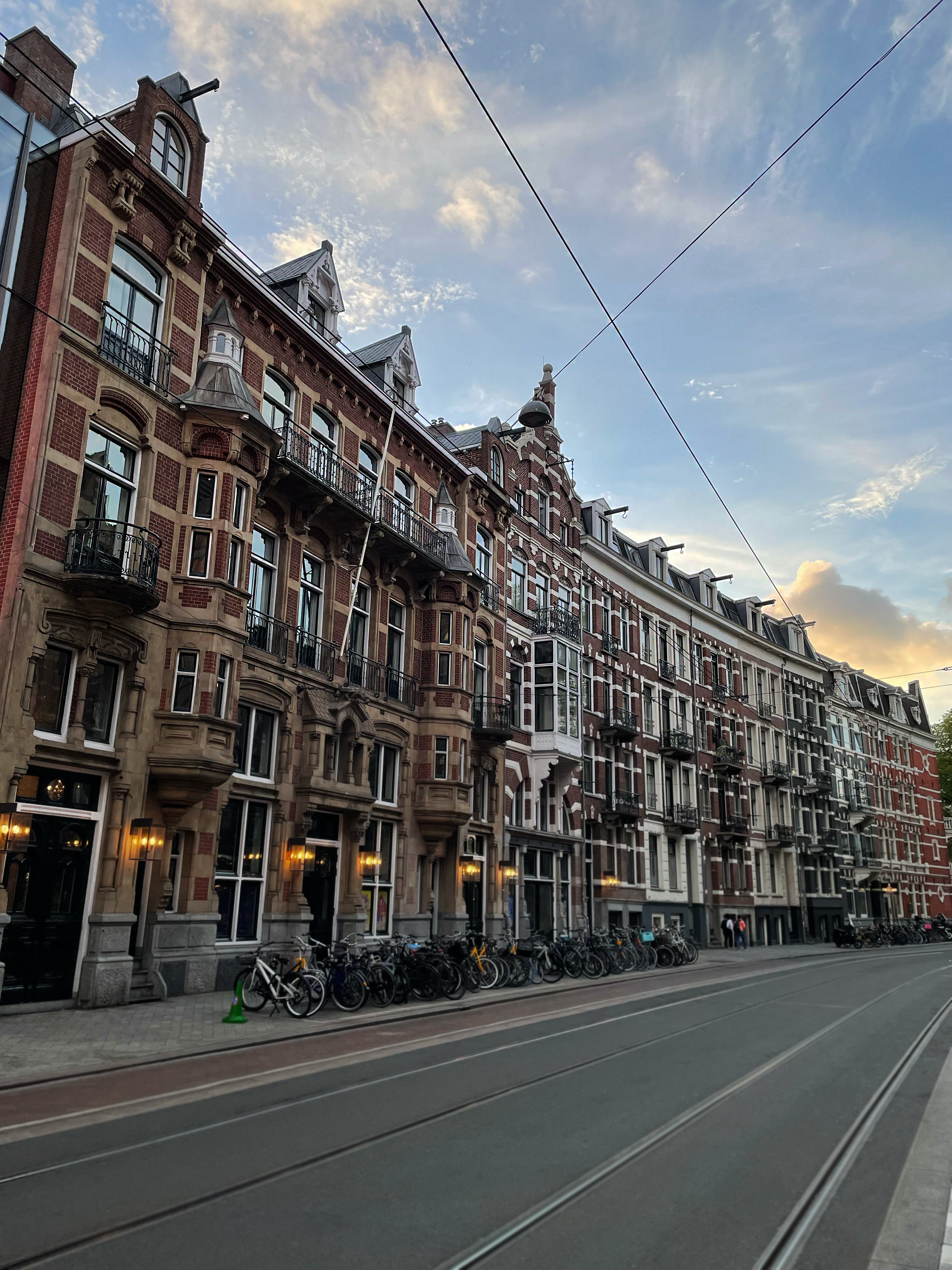 A row of buildings photo – Free Amsterdam-centrum Image on Unsplash
