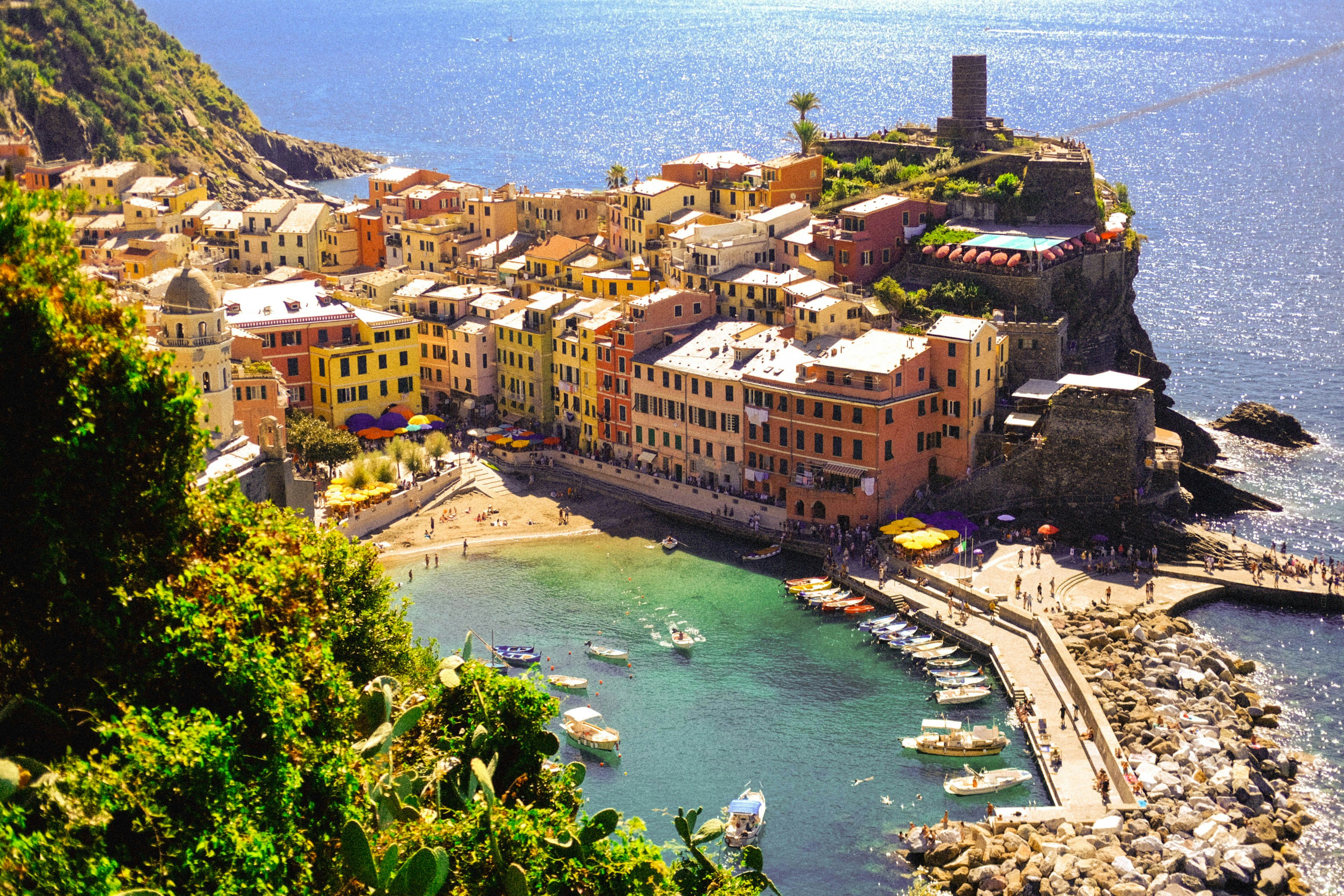 Stay online in the Italy with a prepaid eSIM from eSIMlii. Instant activation, no roaming charges, and reliable coverage.