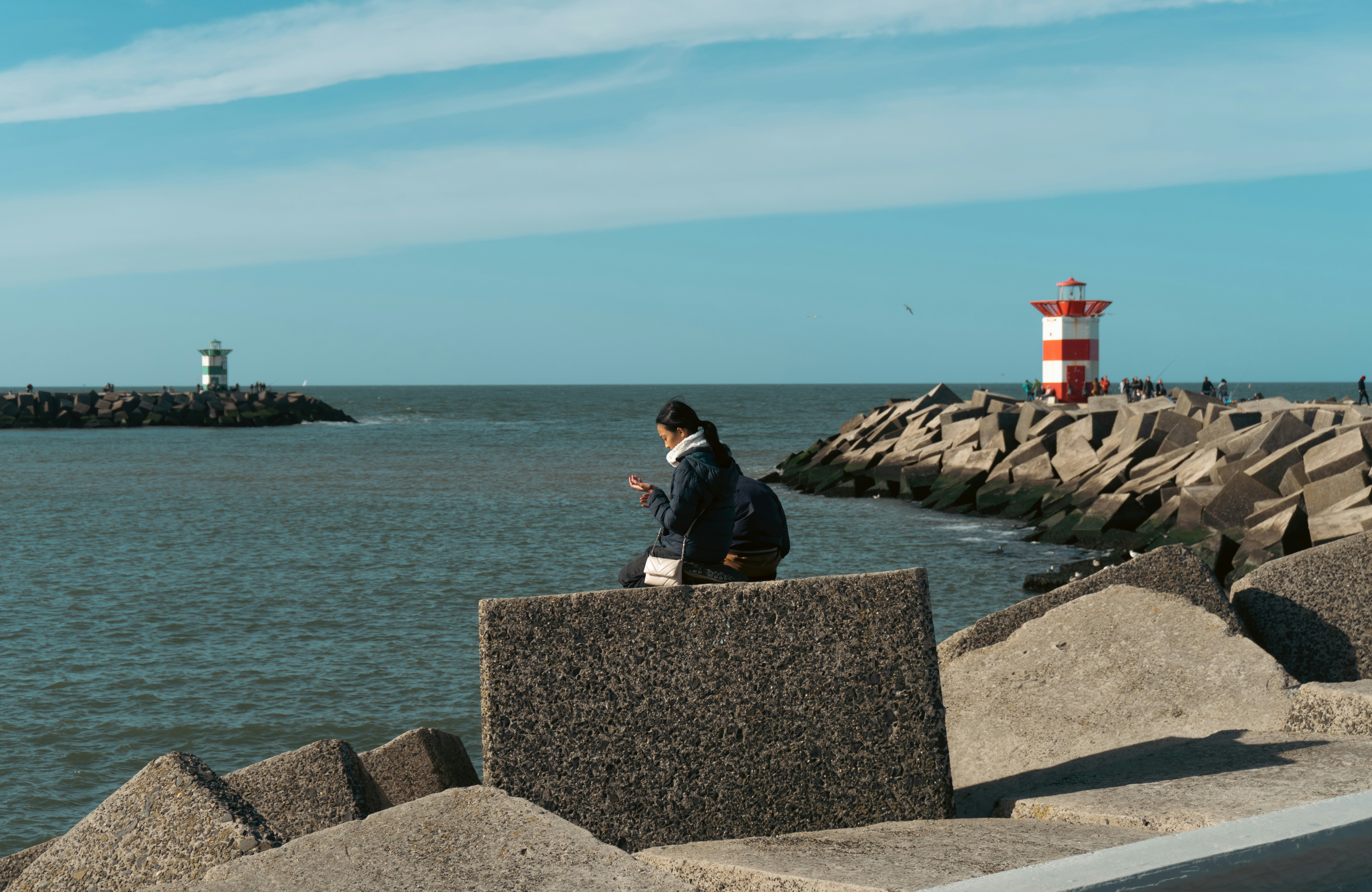 Hollanda'nın Lahey şehrinde boş zamanlarını değerlendiren insanların yer aldığı; şehrin tarihi binaları, müzeleri, yeşil parkları ve Scheveningen sahilini kapsayan çeşitli sosyal aktiviteler.