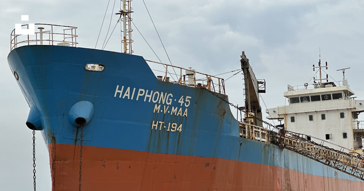 青と白の大きな船の写真 Unsplashの無料ヴィシャーカパトナム写真