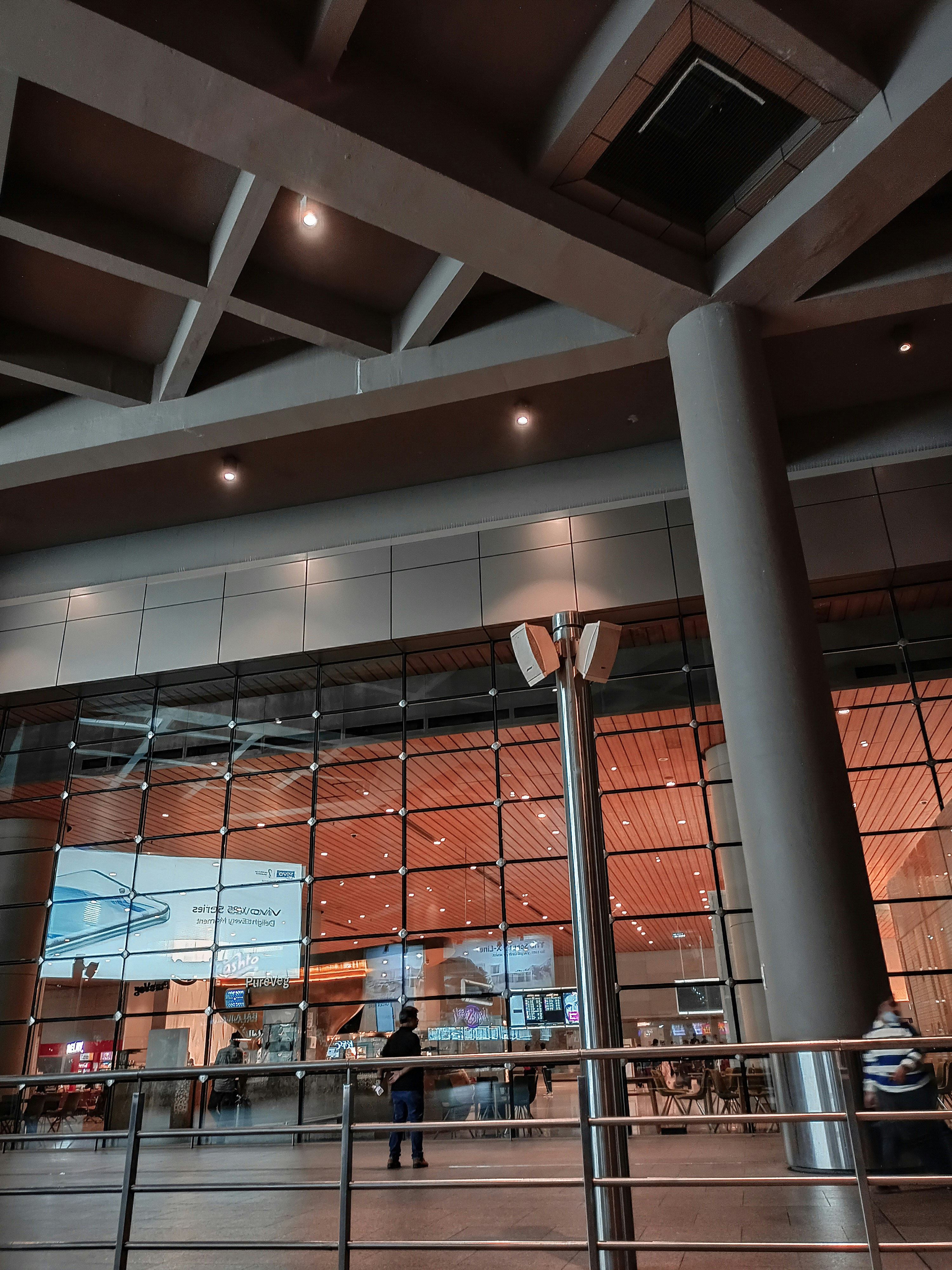 a large building with a large glass ceiling and a large pillar