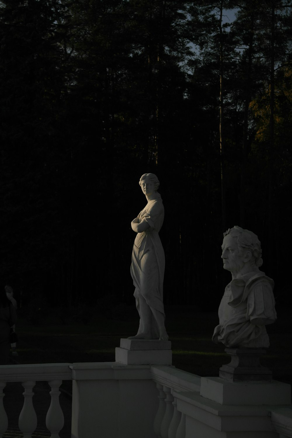 a statue of a man and a woman