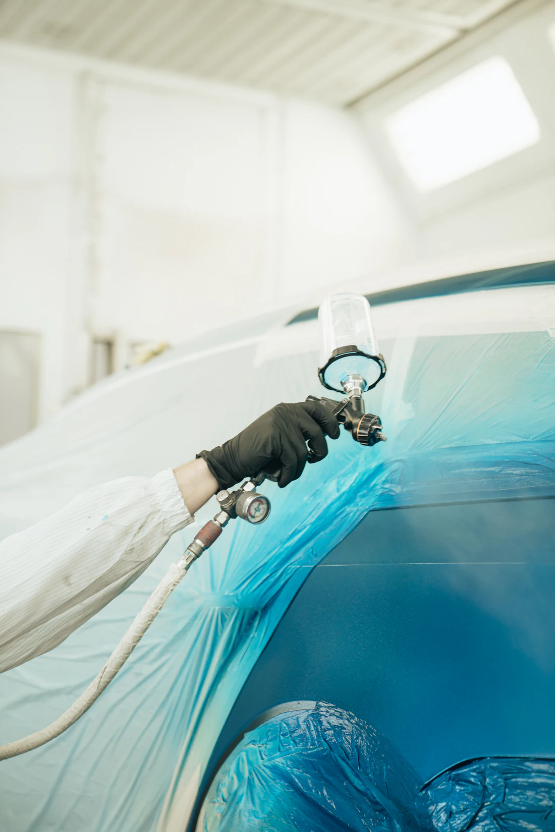Trabajo de hojalatería y pintura en Barrera Automotriz