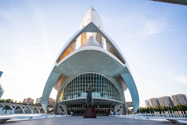Futuristische architectuur van de Ciudad de las Artes y las Ciencias in Valencia