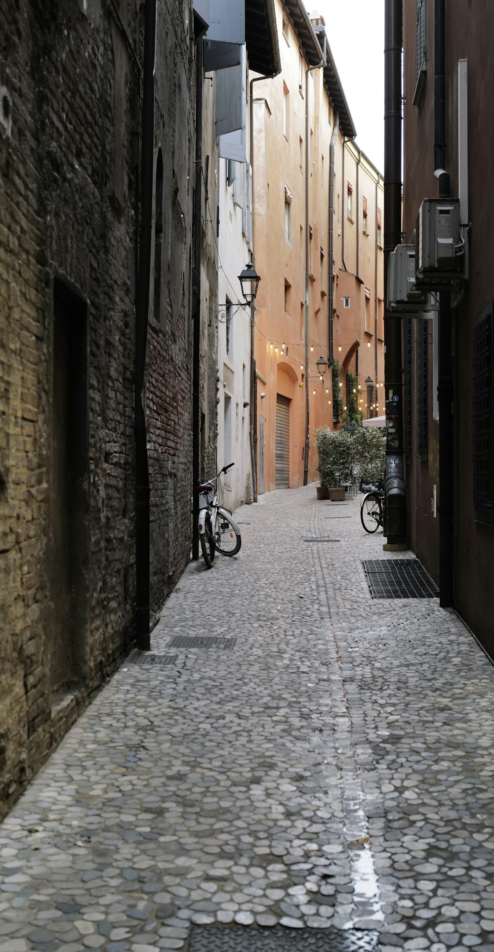 a narrow alley between two buildings