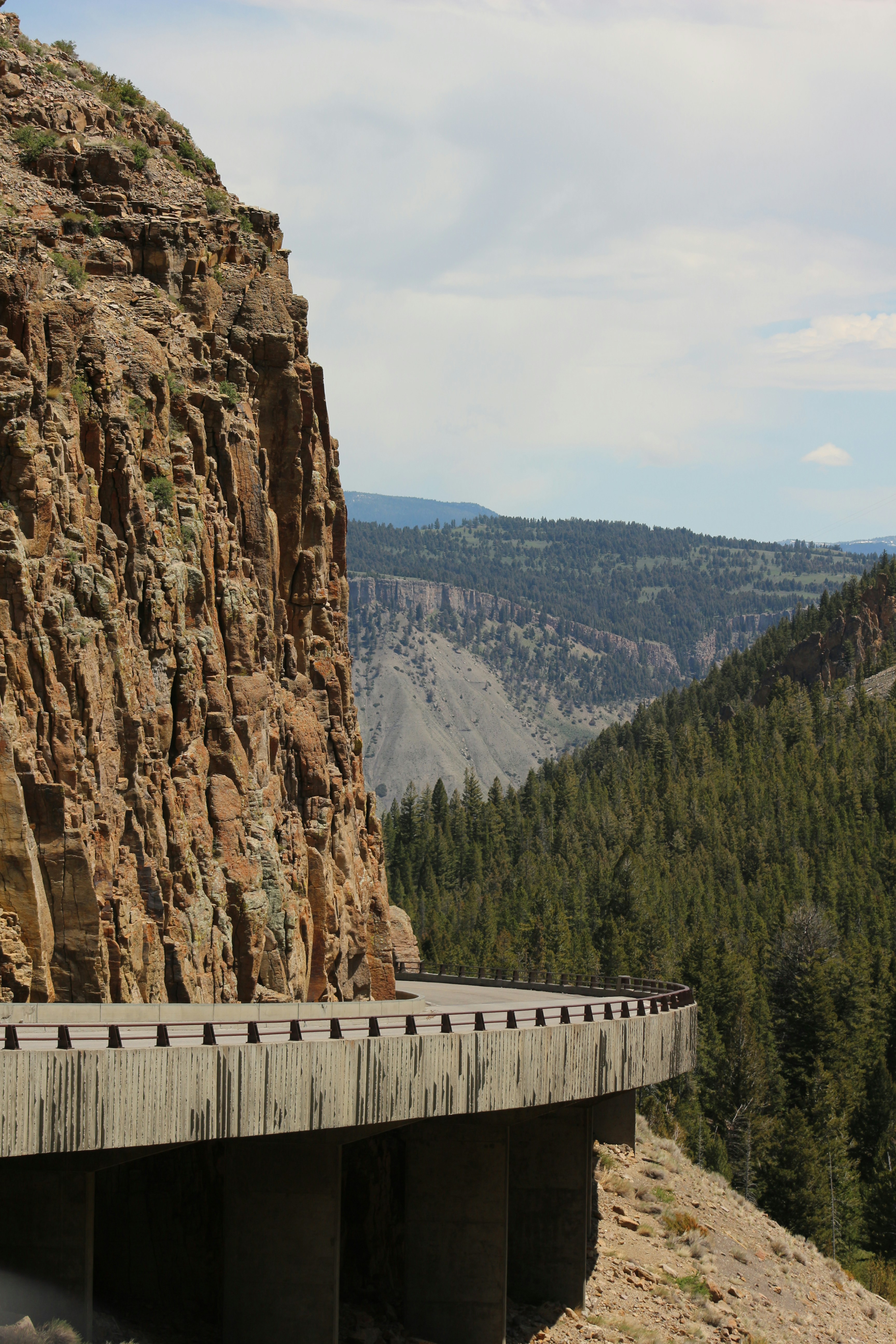 Un ponte su un fiume