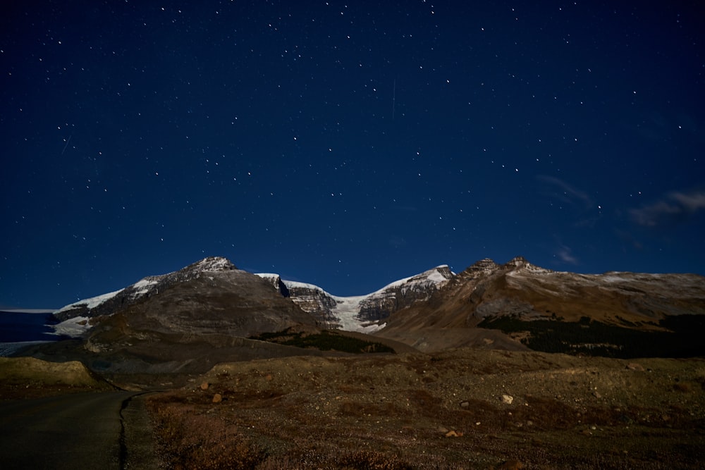 a snowy mountain range