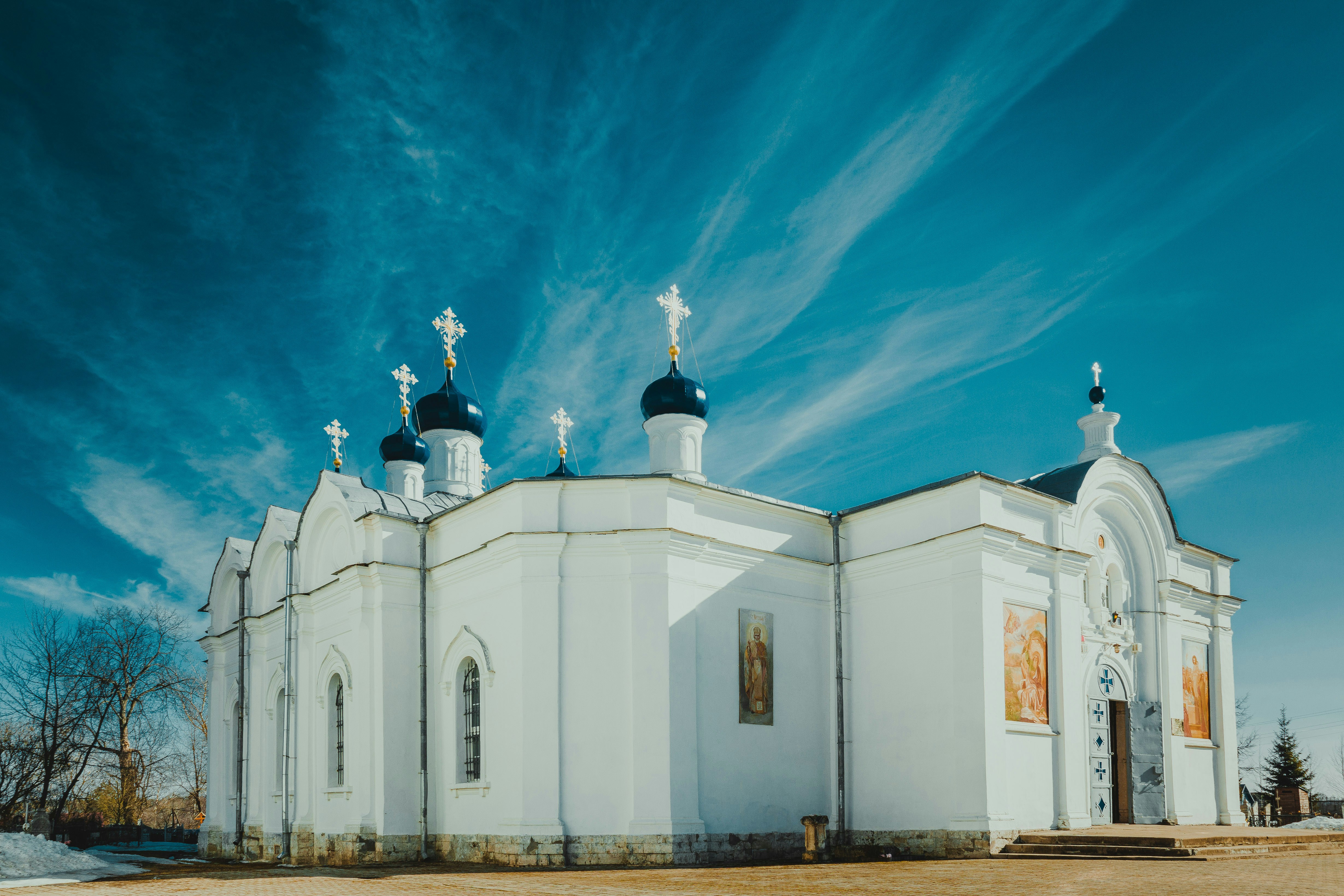 gray computer monitor