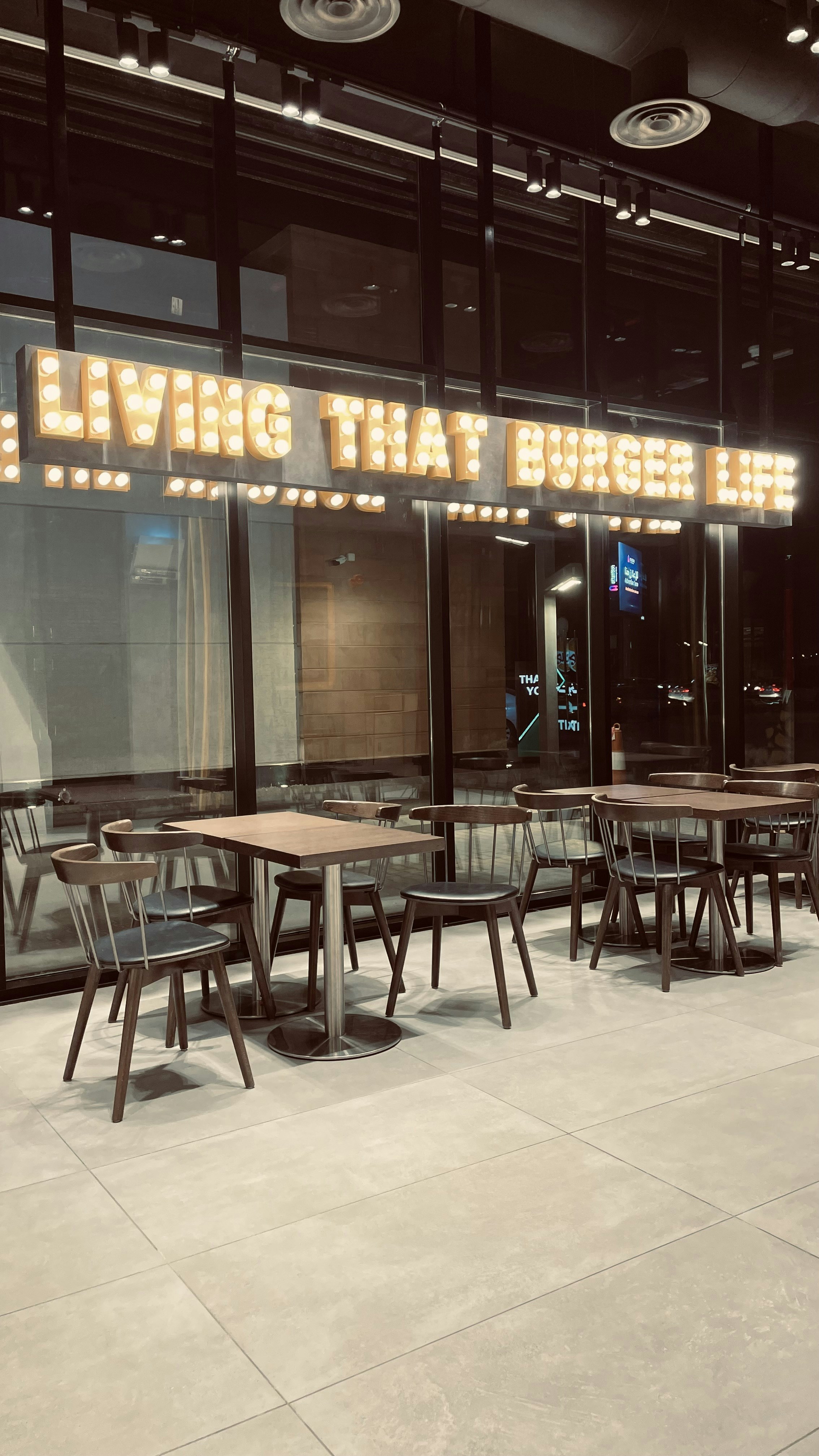 Fachada elegante do TITO burger