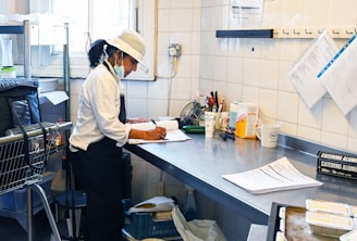 a person in a white hat