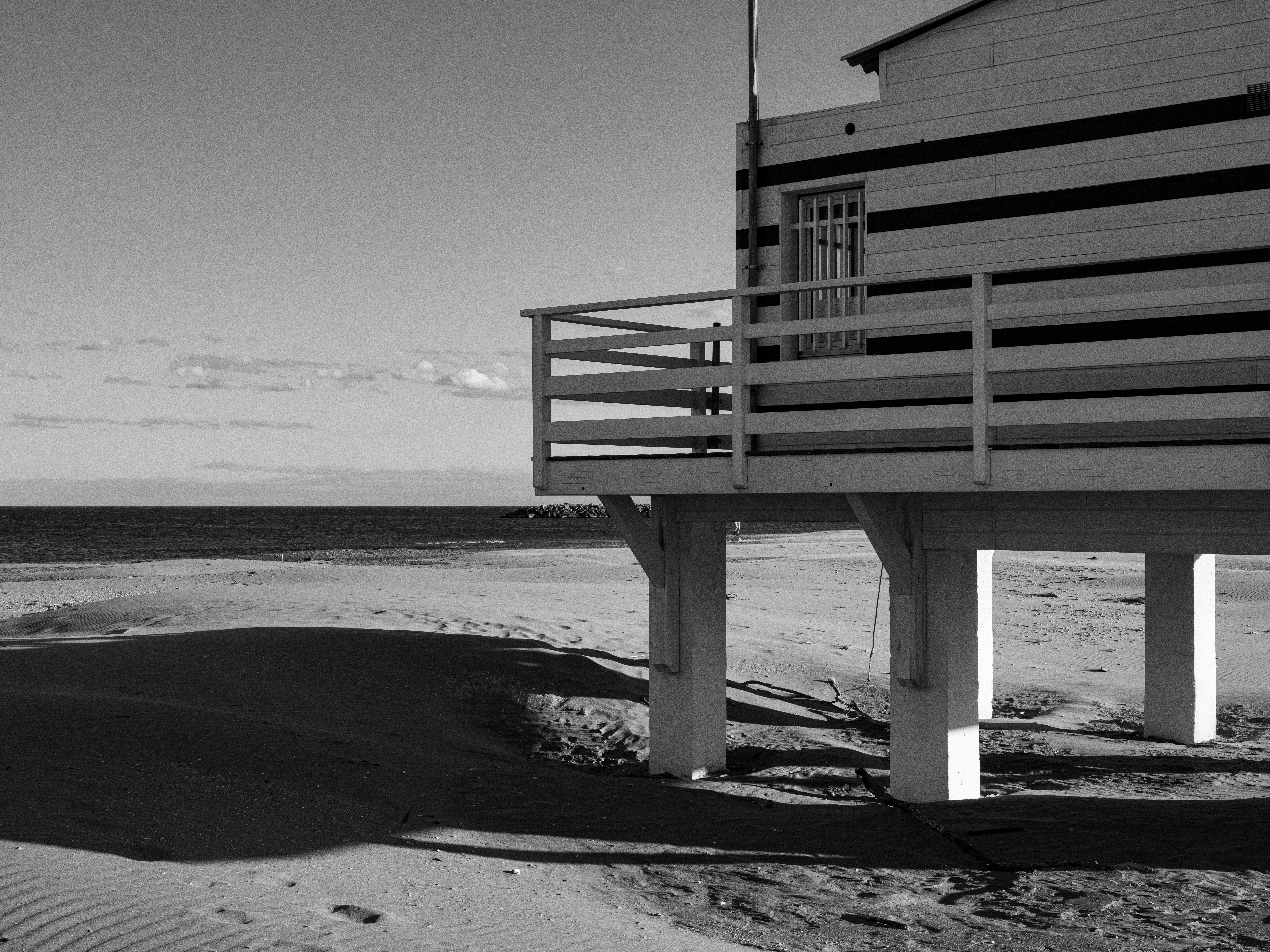A bench on a beach photo – Free Furniture Image on Unsplash