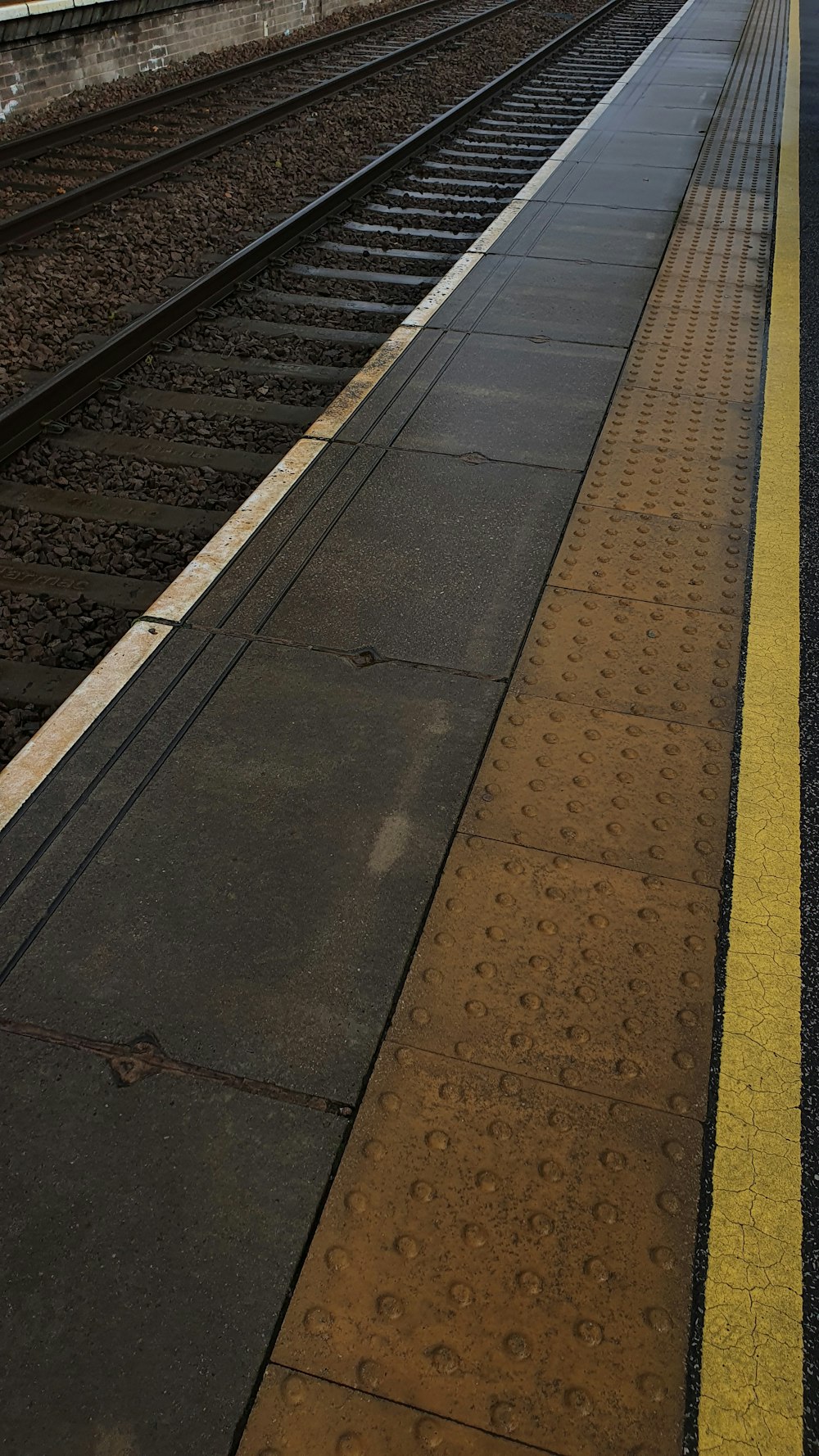 a train track with a yellow line