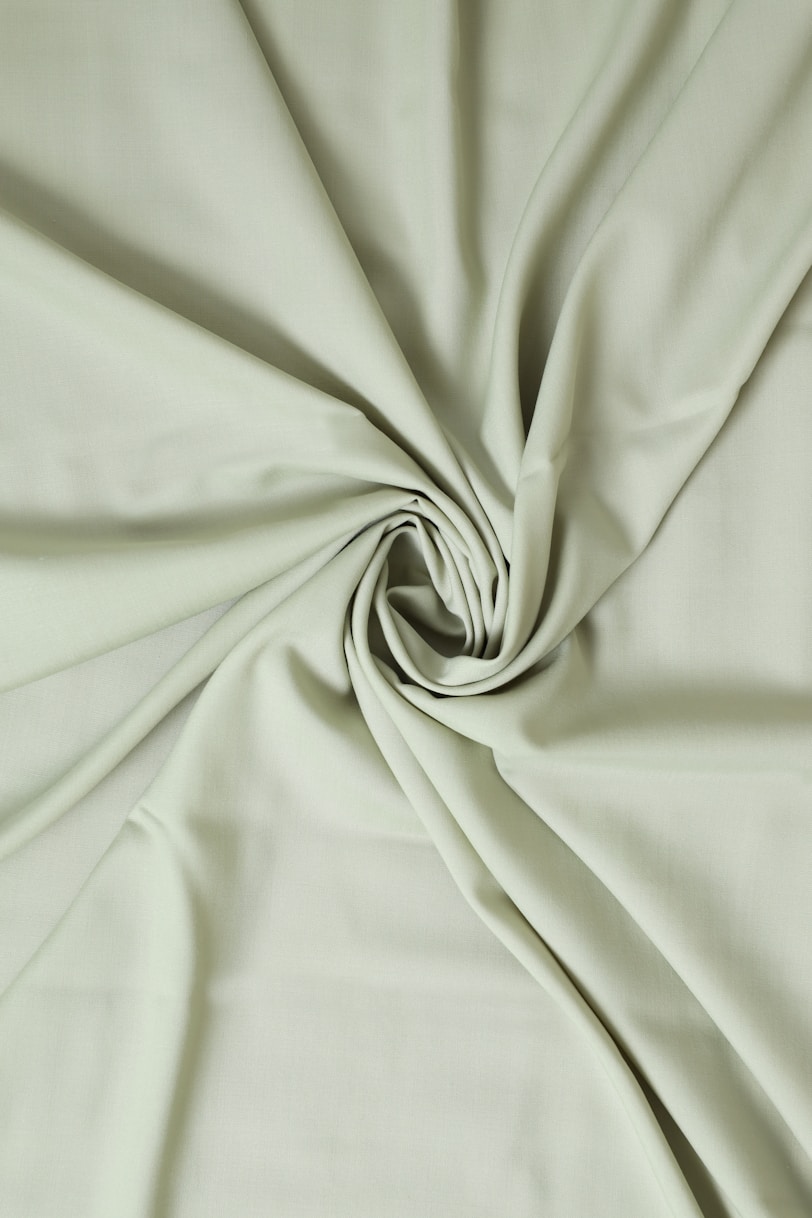 tissu satin couleur ivoire