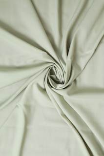 tissu satin couleur ivoire