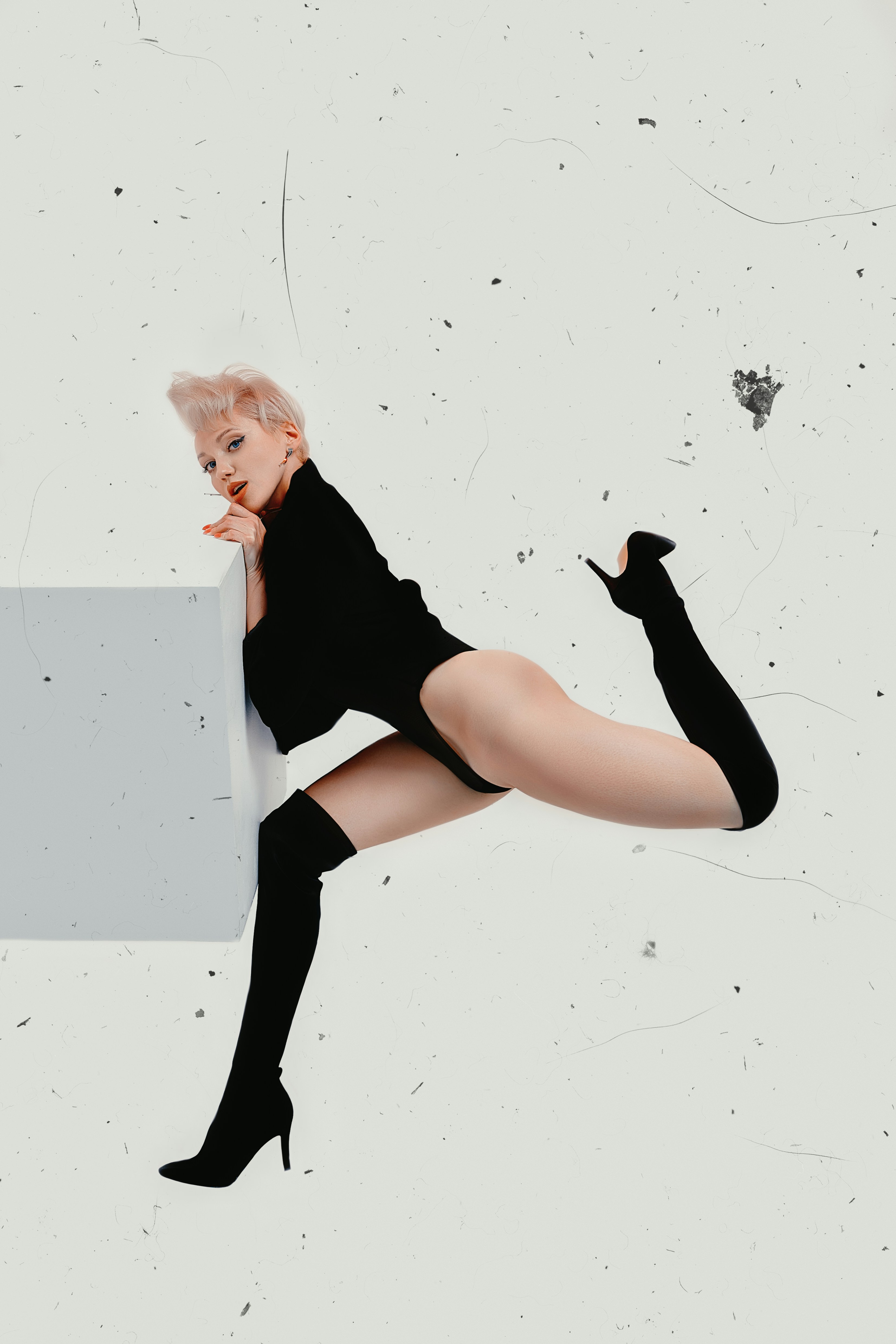 Porno sifati: tender strapon uning yigitini sikadi