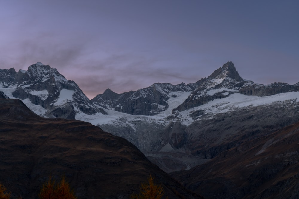 a snowy mountain range