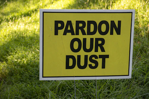 a yellow sign in the grass