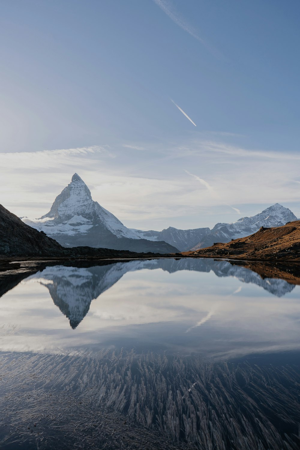 a snowy mountain range