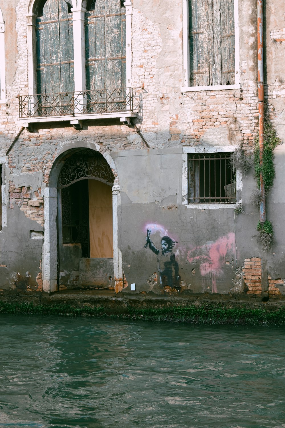 a building with graffiti