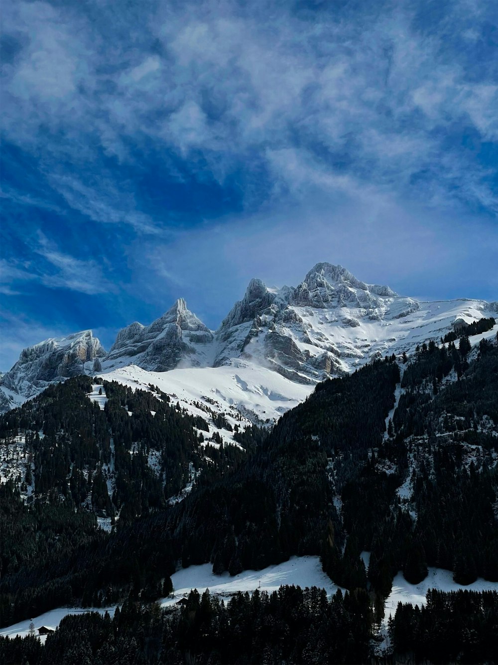 a snowy mountain range