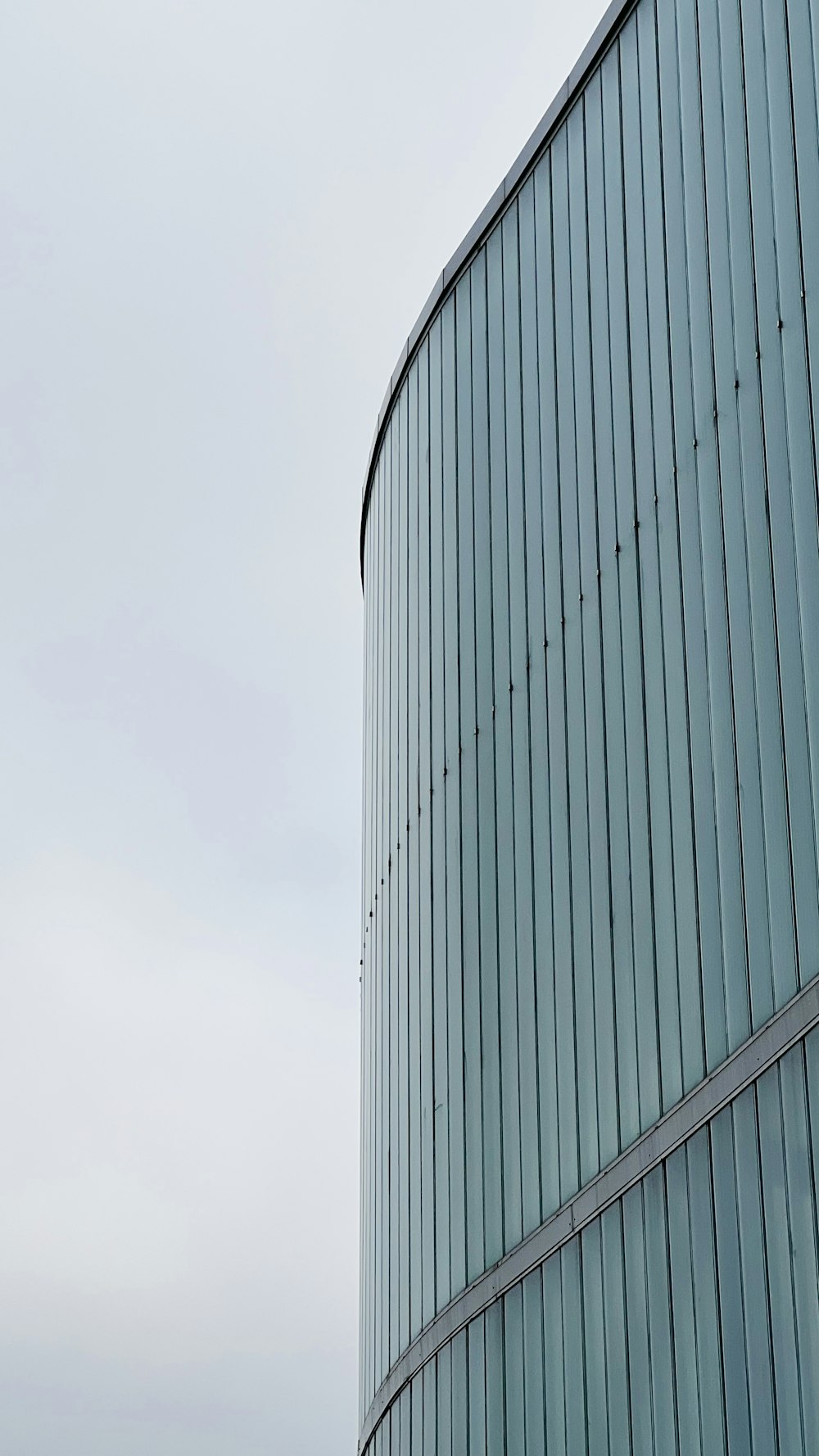 a tall building with a grey sky