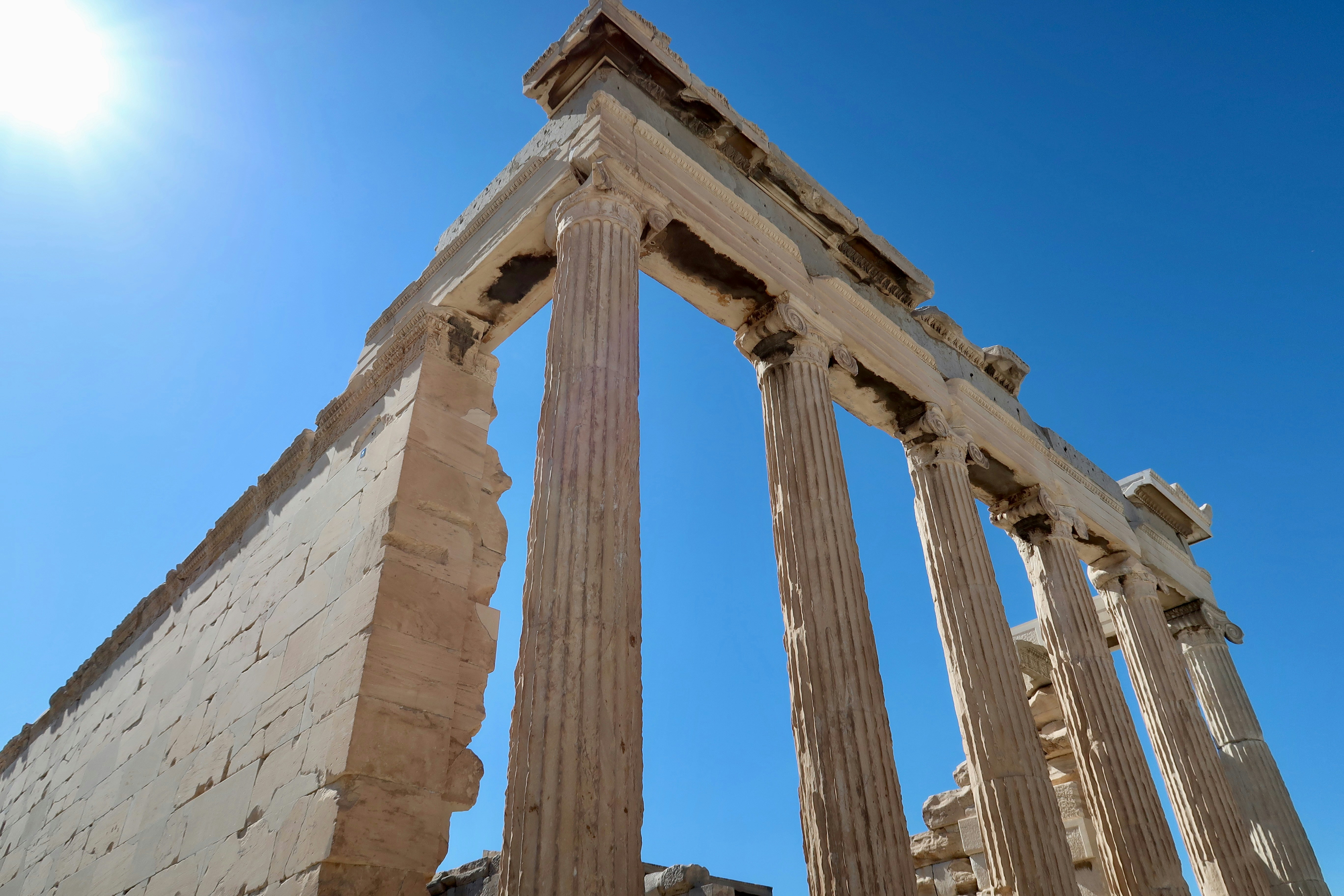 a building with columns, 