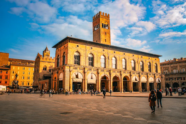 Budget Backpacking Bologna: 2-Day Low-Cost Itinerary