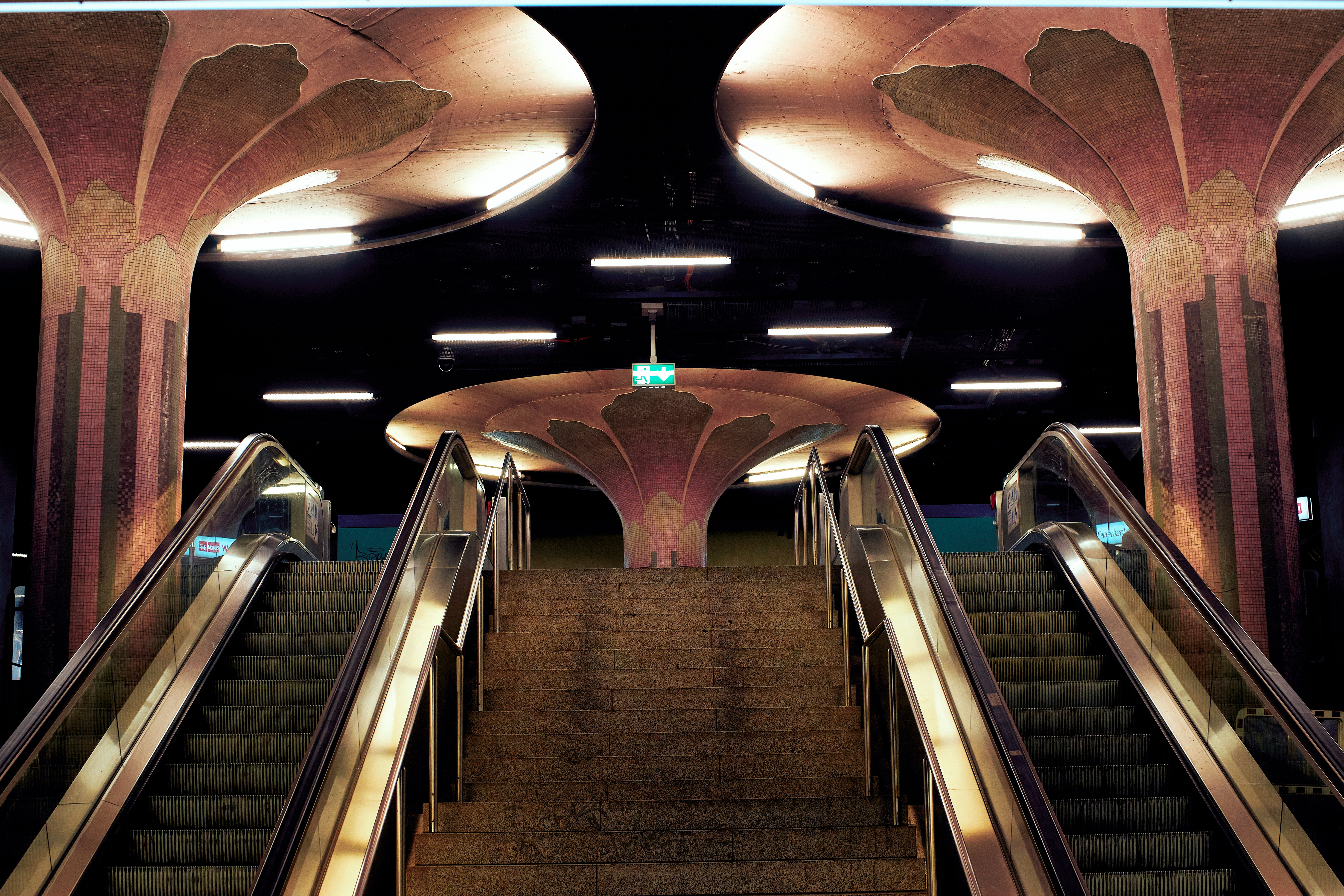 Large escalator with a red light