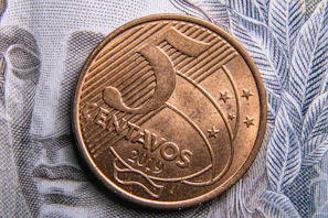 Close-up of the 200 pesos Mexico 1985 World Cup commemorative silver coin with intricate details.