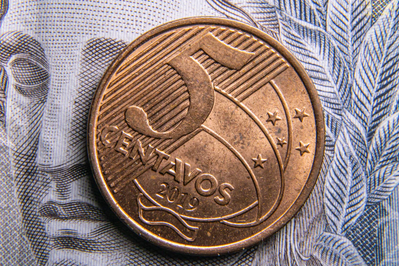 Close-up of the 200 pesos Mexico 1985 World Cup commemorative silver coin with intricate details.