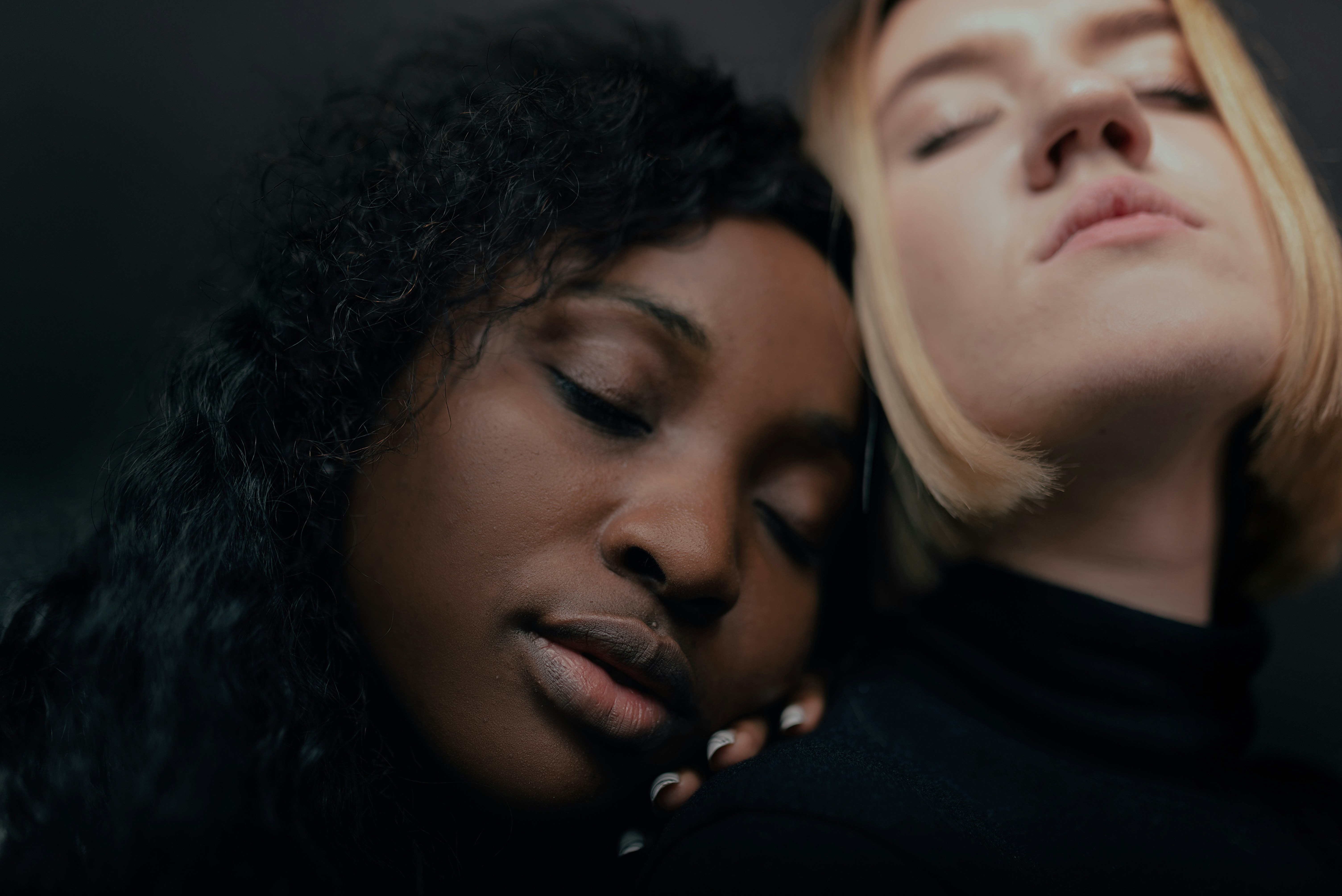 photo-1666213302593-5ff71428b7cd?ixid=M3wxMjA3fDB8MXxzZWFyY2h8MTl8fCVFNSVBNSVCMyVFNSU5MCU4QyVFNiU4MCVBNyVFNiU4MSU4QiVFOCU4OSVCMiVFNiU4MyU4NSVFNSVCRCVCMSVFNyU4OSU4N3xlbnwwfHx8fDE3NzIwNTQ0MzR8MA\u0026ixlib=rb-4.1.0