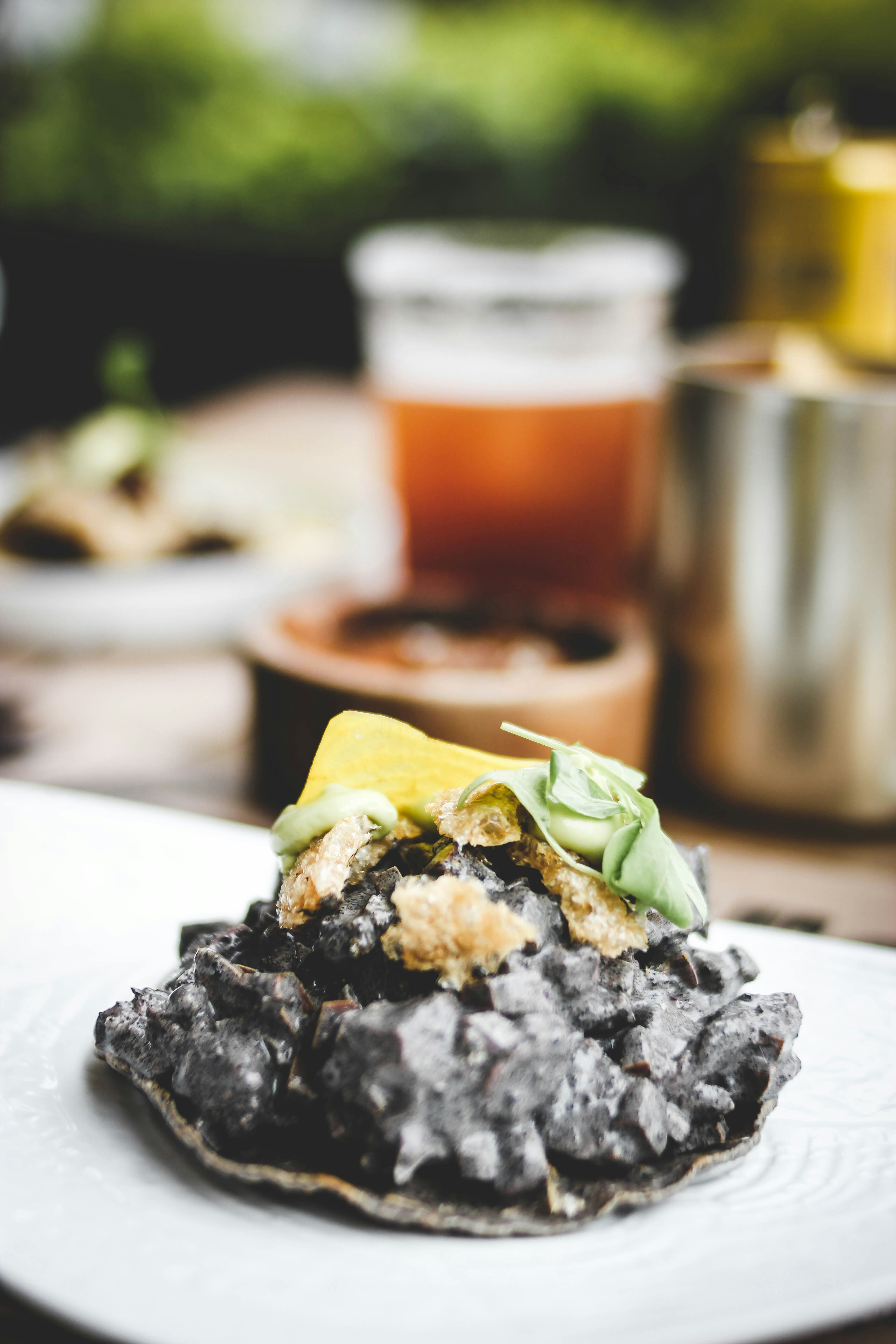Tostadas de Nopal con Huevo, Frijoles Negros y Salsa de Chile Poblano