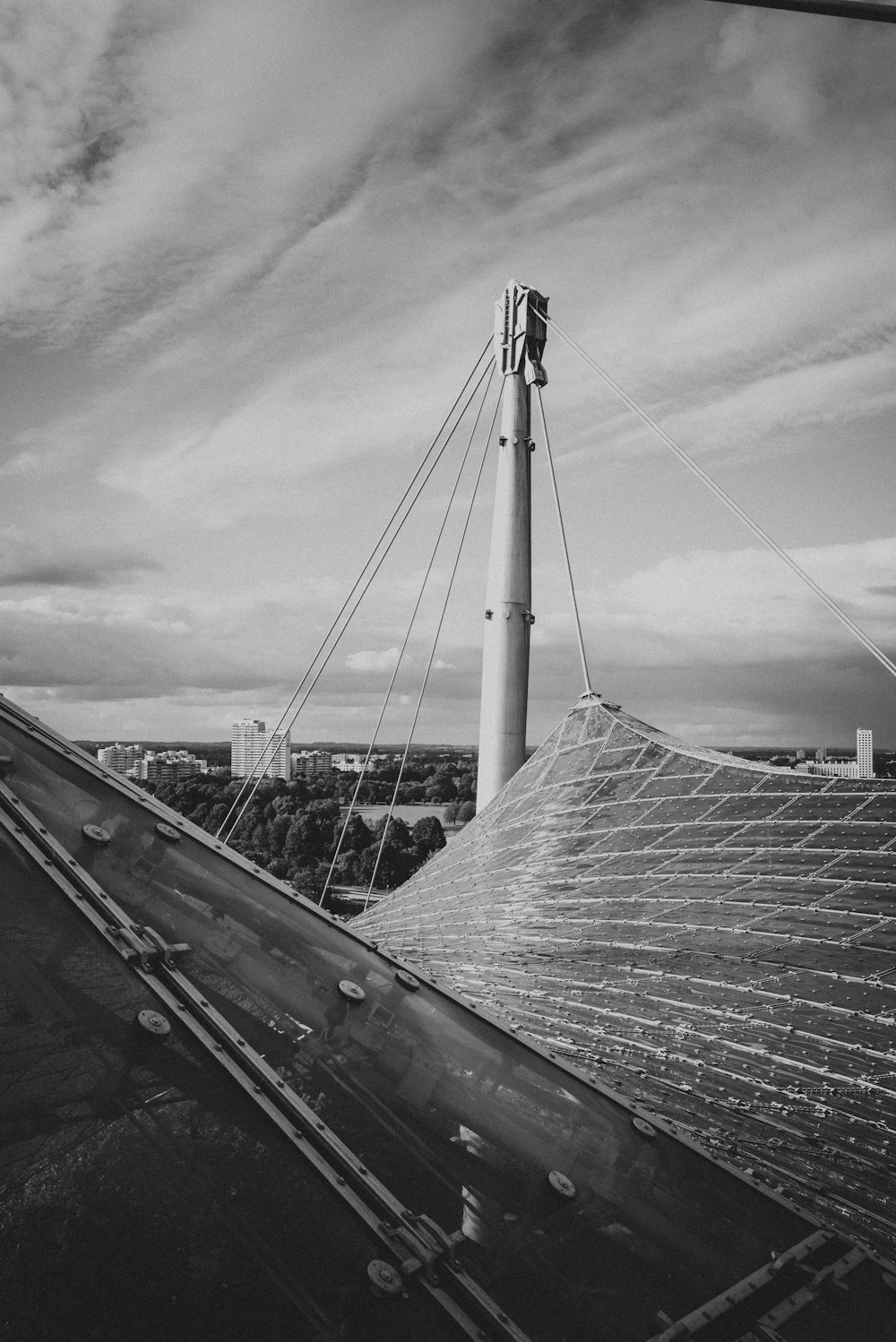 une grande structure métallique