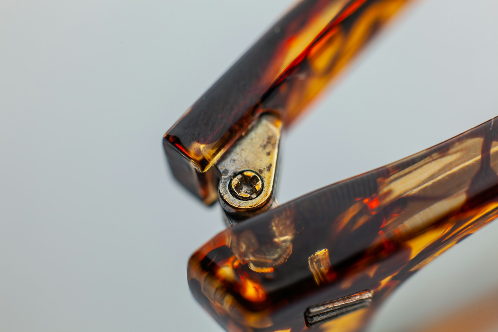 gray computer monitor