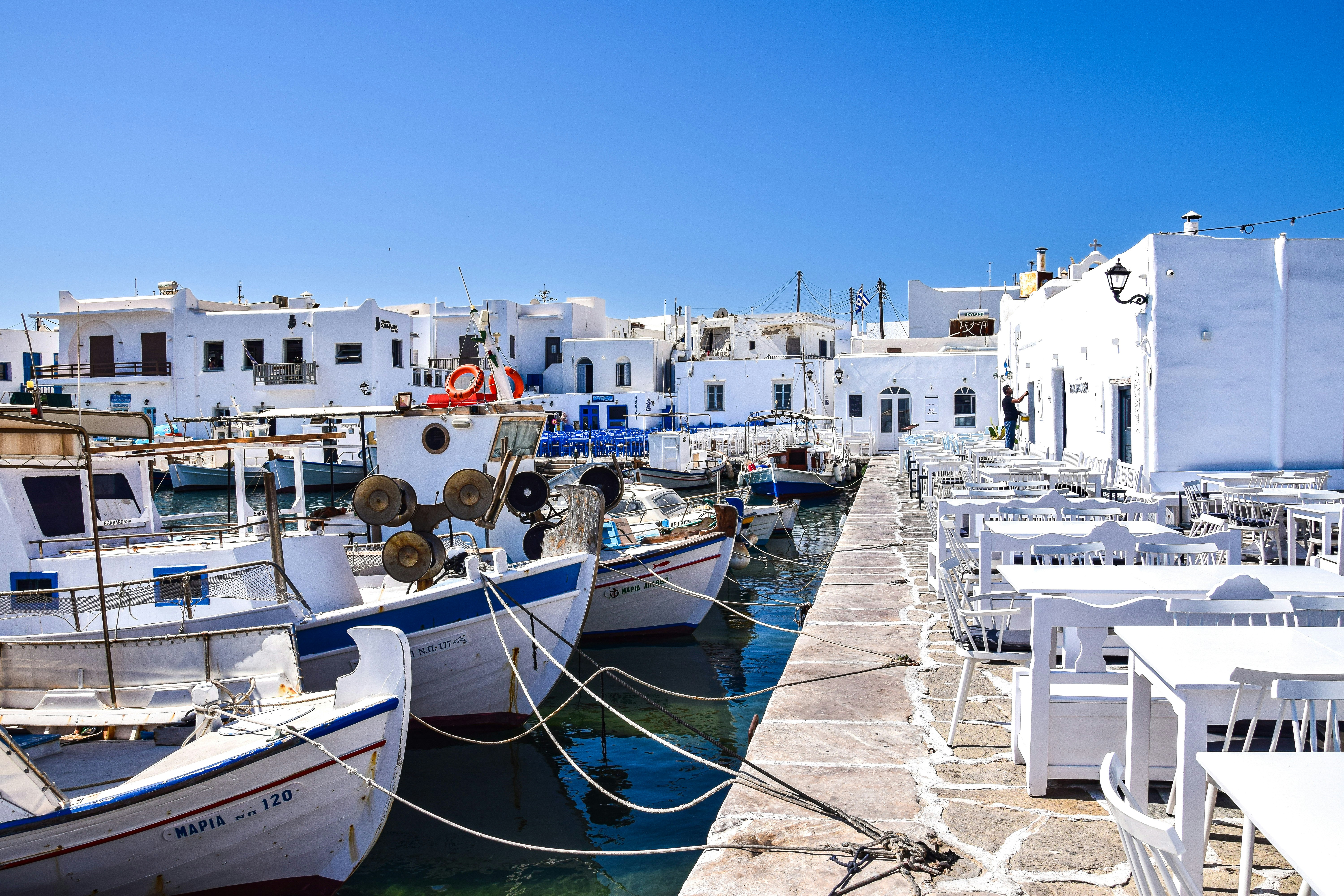  Paros