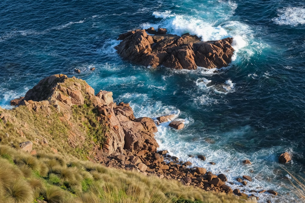 a rocky coast line