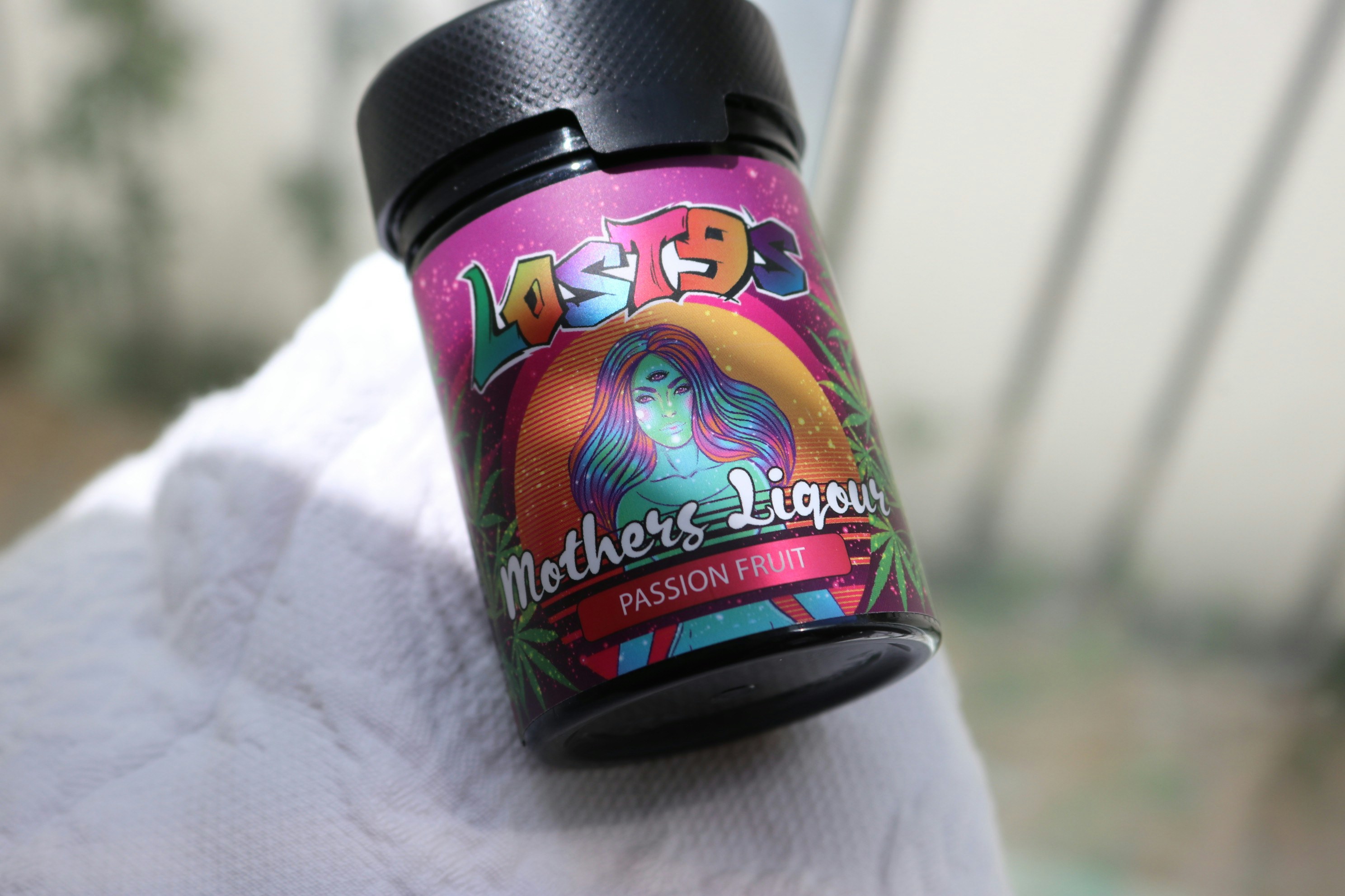 A bottle of liquid photo Free Edibles Image on Unsplash