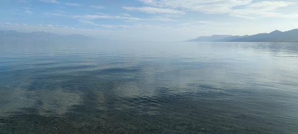 A serene view of Sempachersee with calm waters.