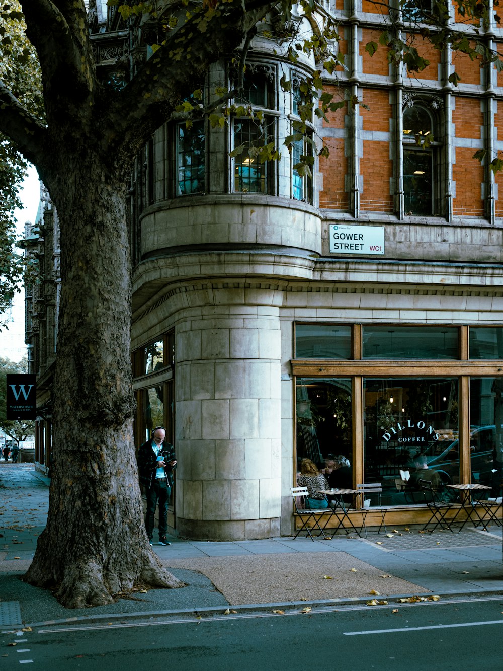 a tree in front of a building