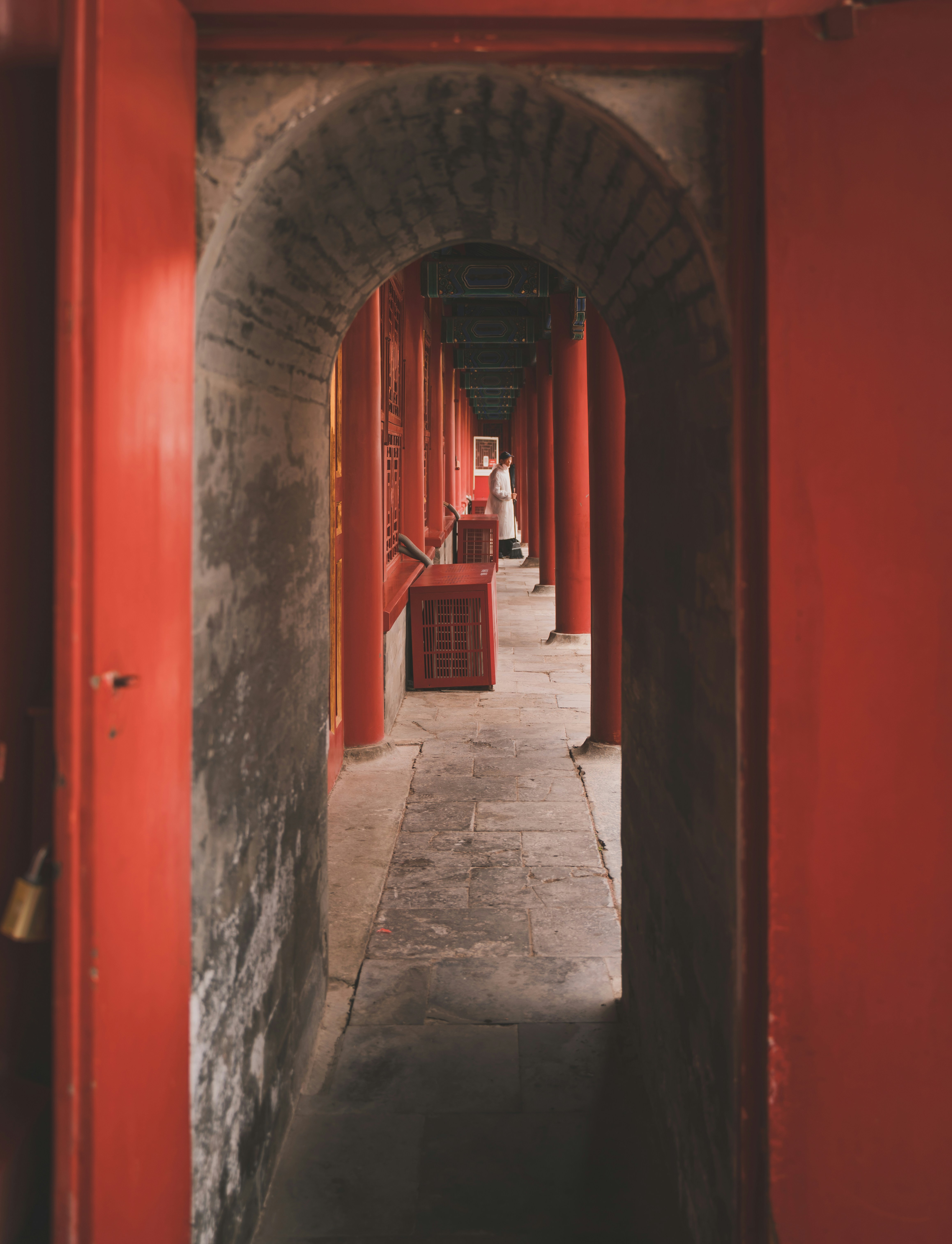 A mouth at the door - an invitation