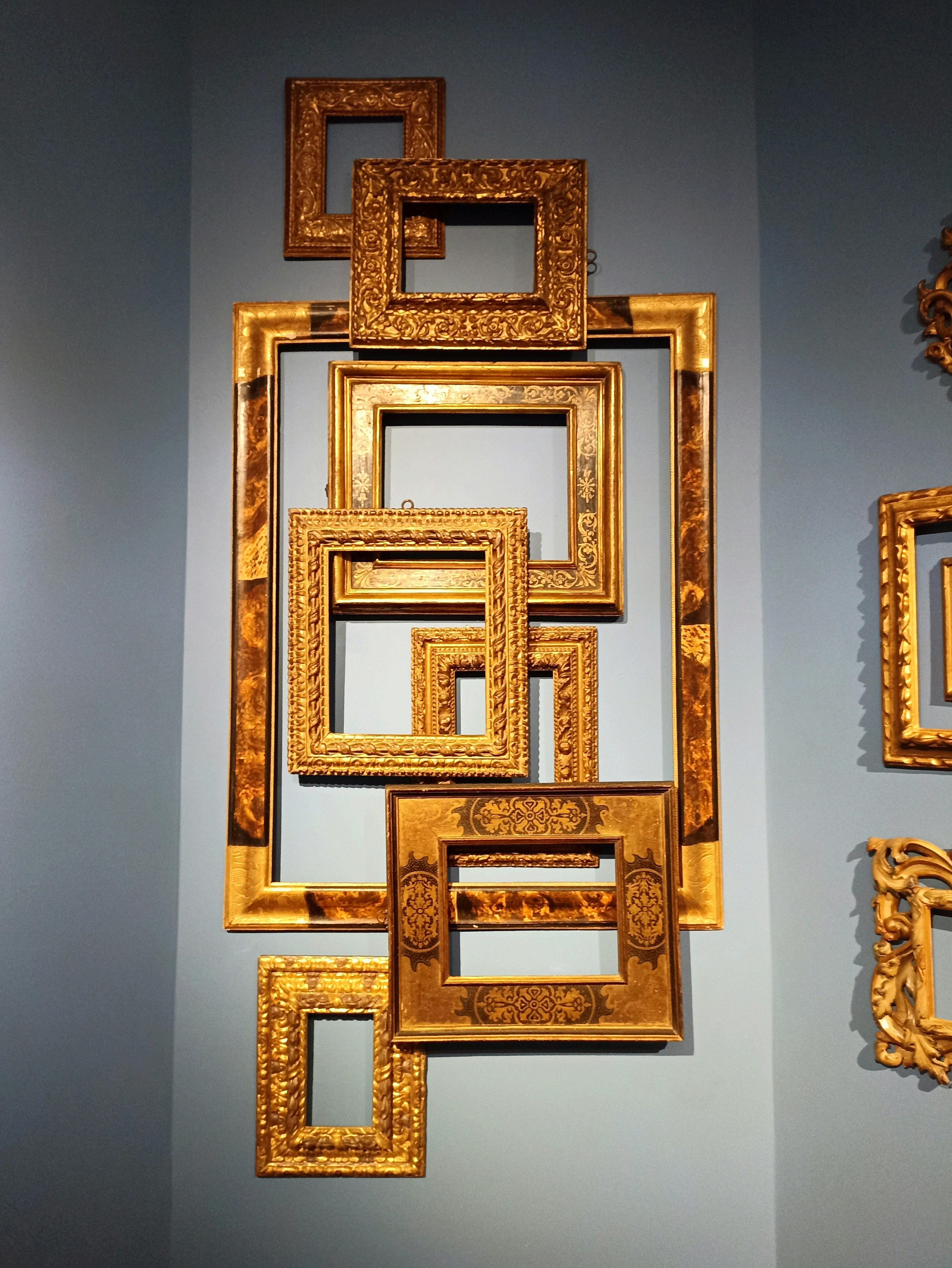 great photo recipe,how to photograph golden venetian made frames.; a gold framed mirror