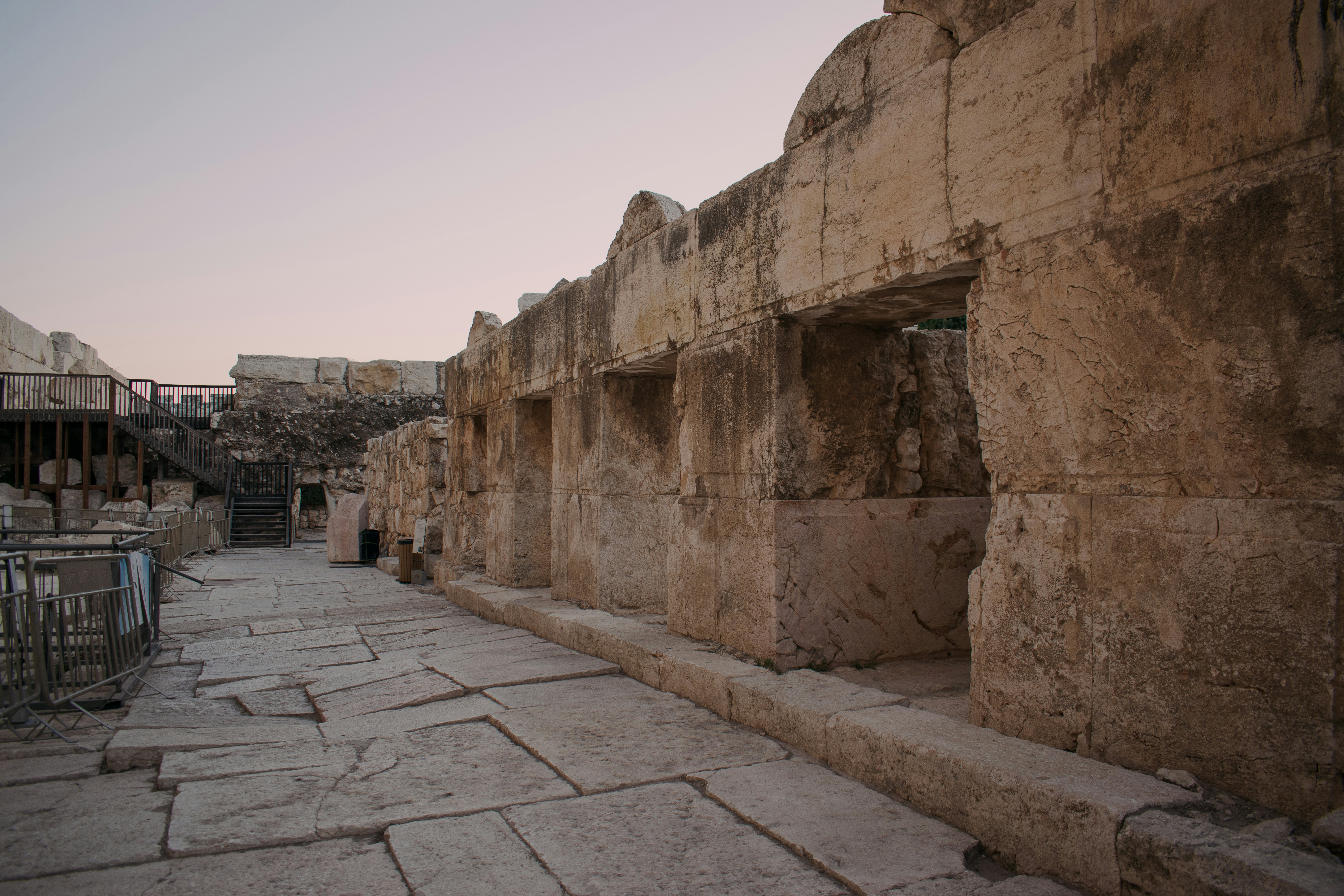Roman-era findings along the Western Wall