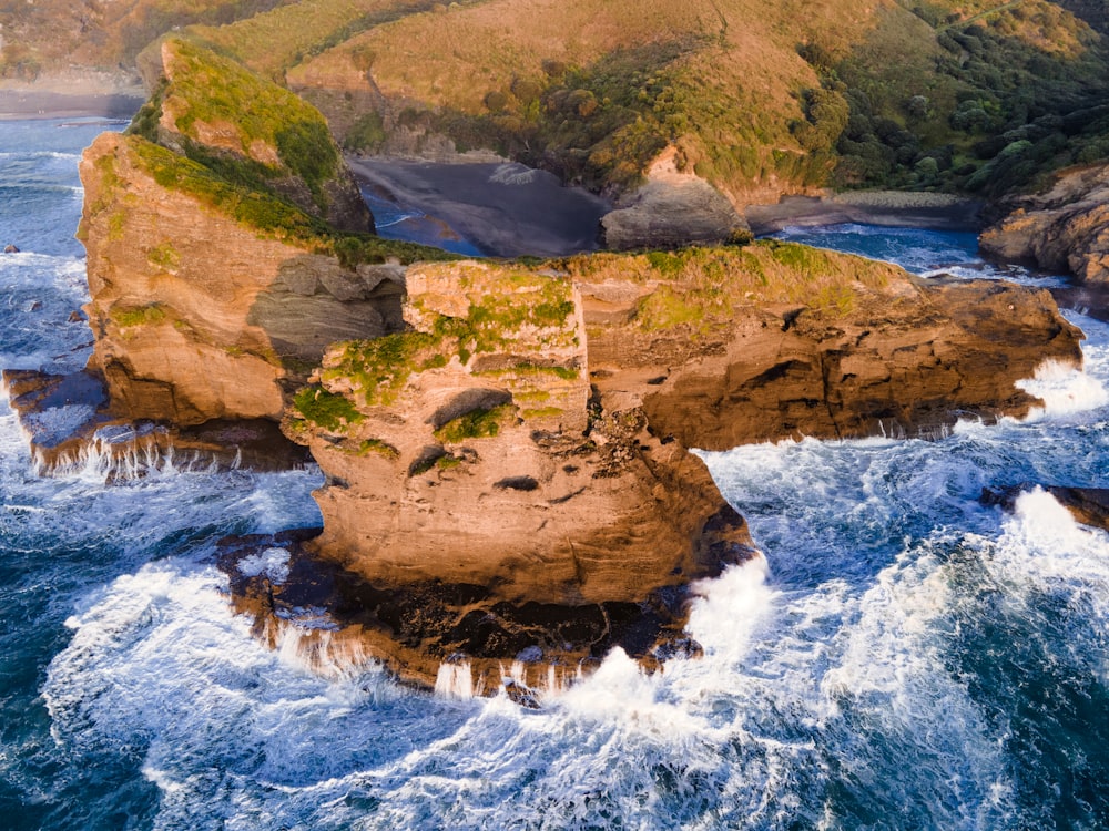 a rocky coast line