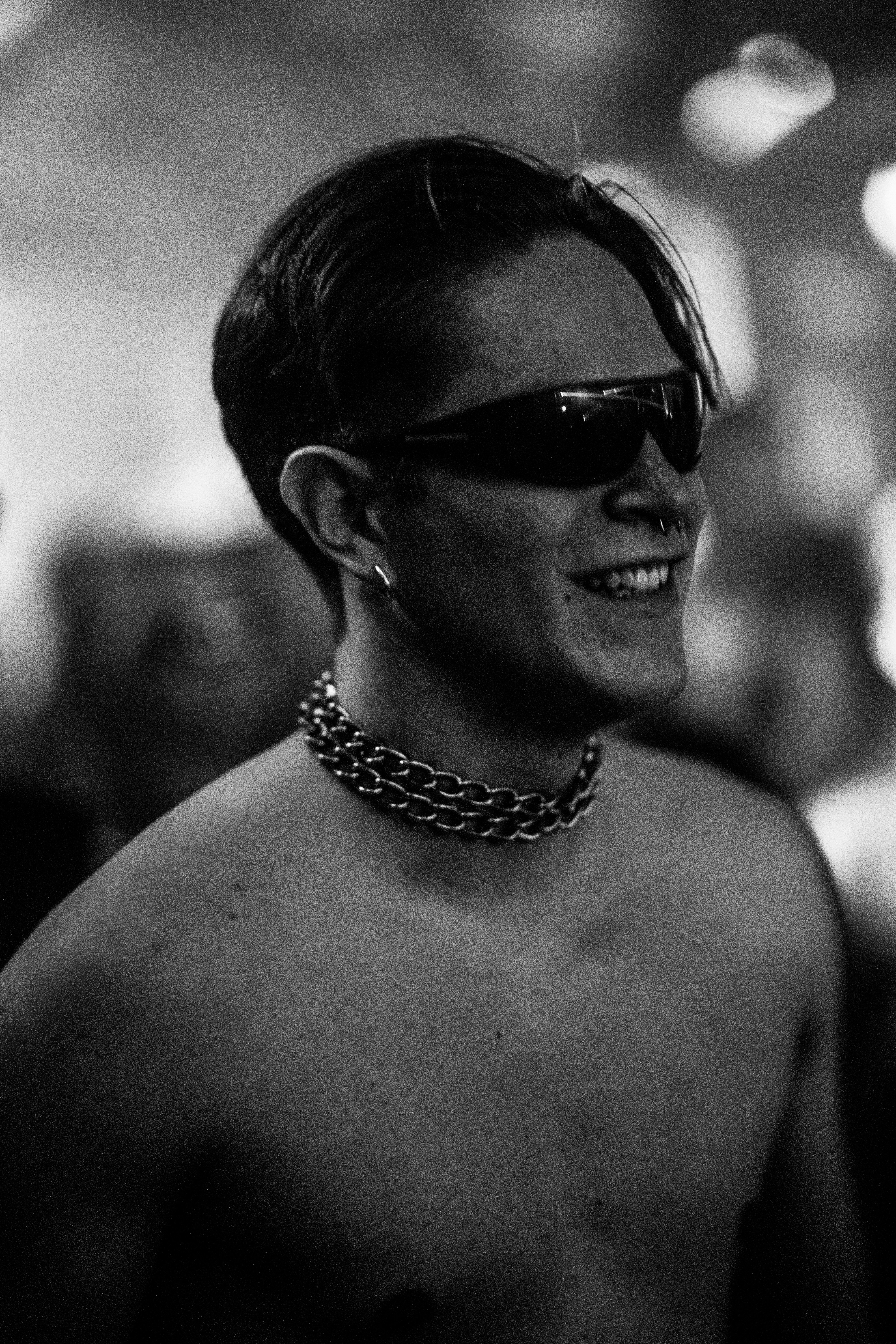 A person wearing sunglasses photo – Free Human Image on Unsplash
