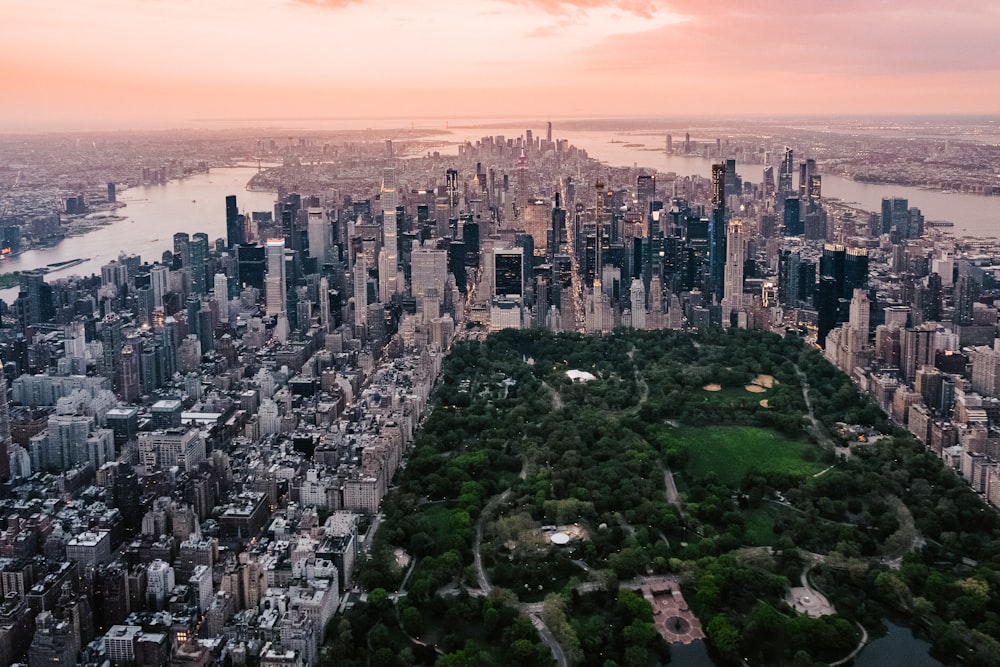 Eine Stadt mit vielen Gebäuden