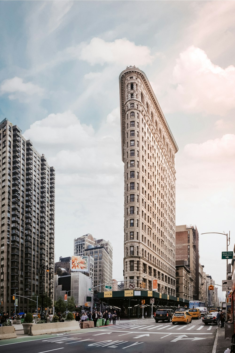 a tall building in Flatiron Building