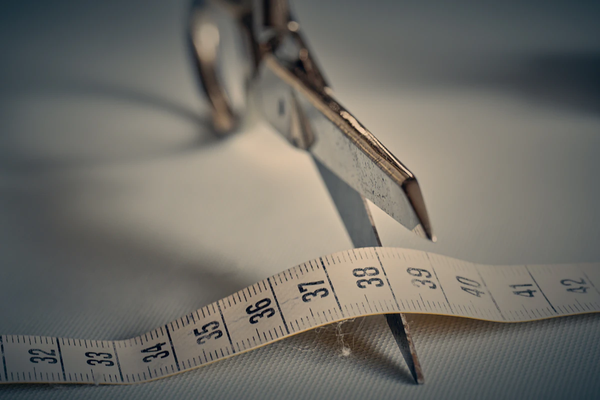 길이 눈금이 표시된 자와 줄자