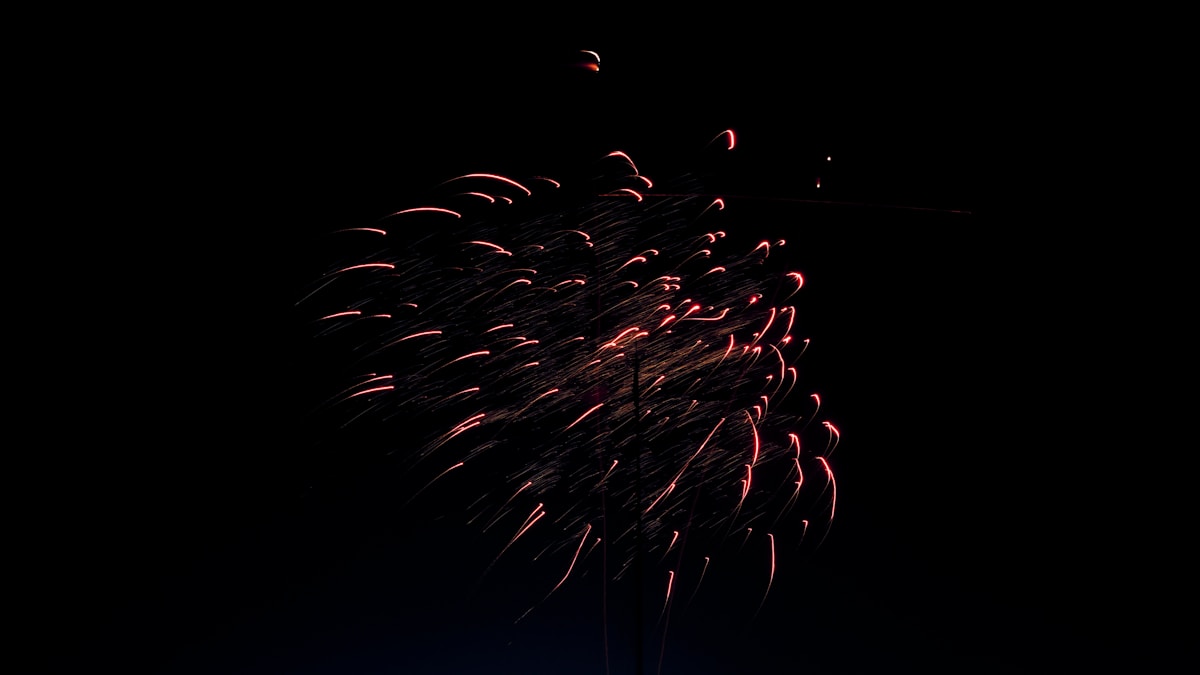 夜空の花火のイメージ