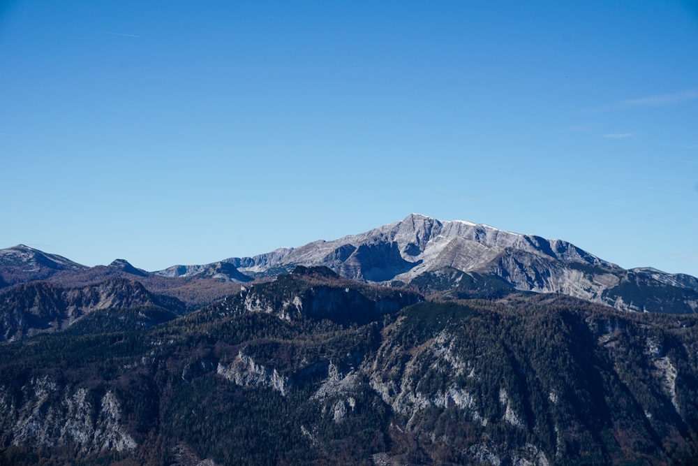 a snowy mountain range