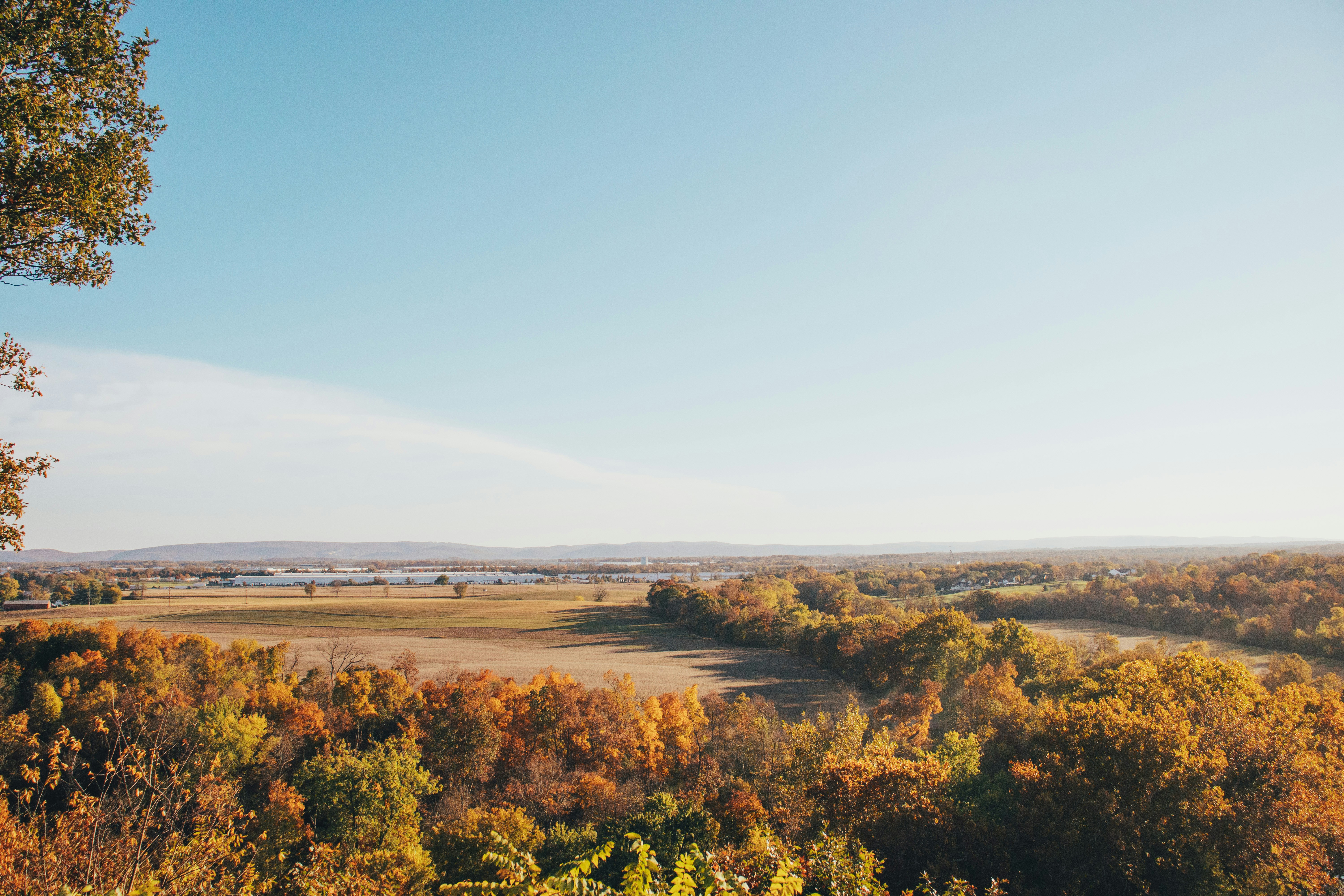 Best hiking trails for fall foliage at Talcott Mountain State Park